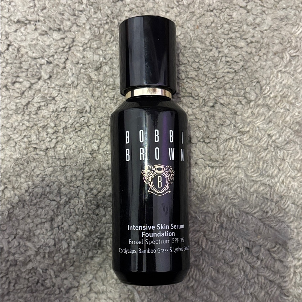 NEW
Bobbi Brown Intensive Skin Serum Foundation 
Shade Walnut